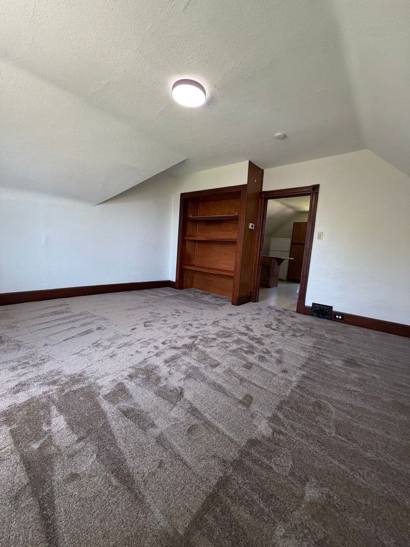 Belleville Apartment: 1305 North Church Street