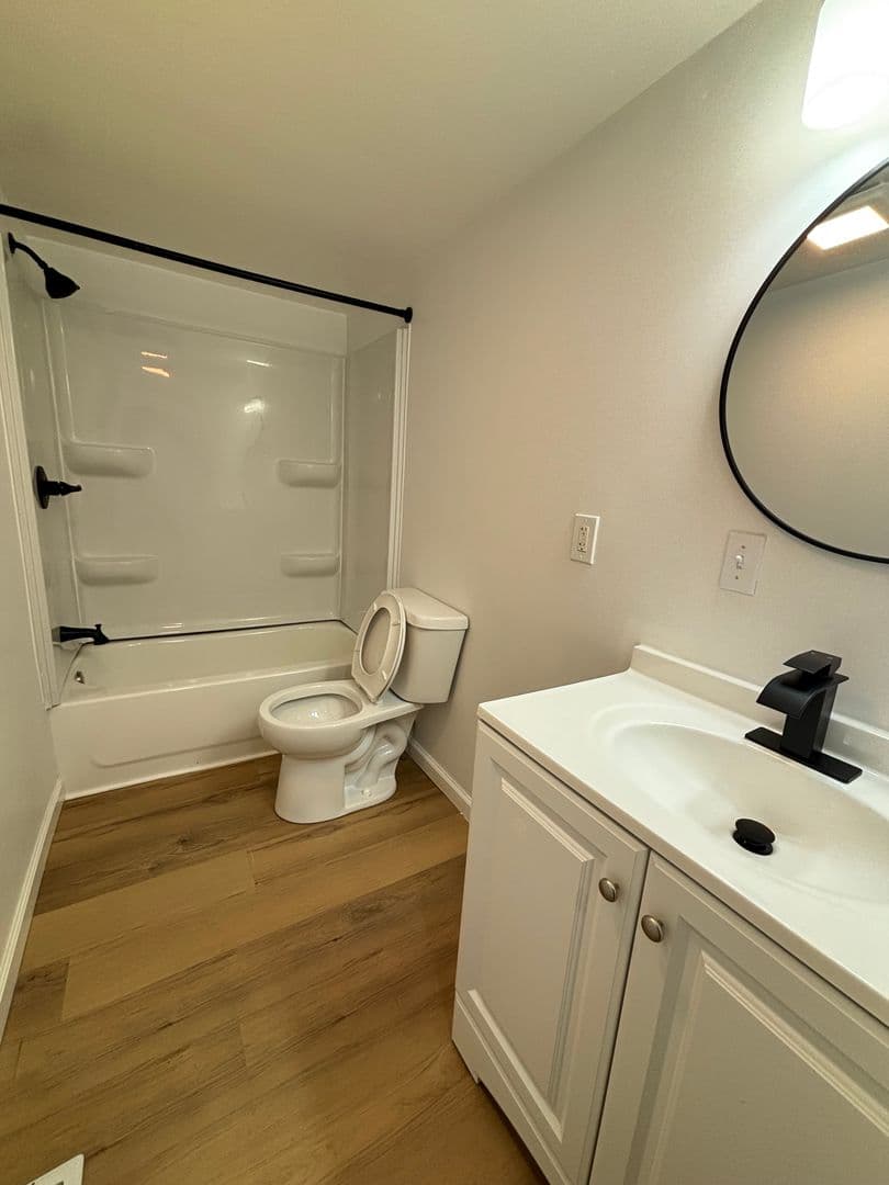 Belleville House: 305 Cascade Drive