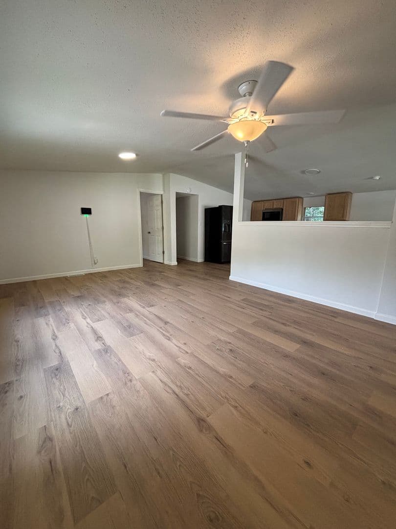 Belleville House: 305 Cascade Drive