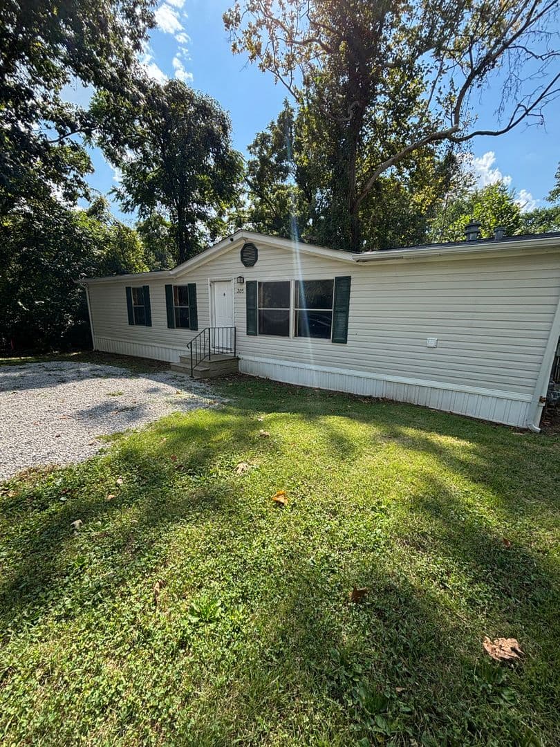 Belleville House: 305 Cascade Drive
