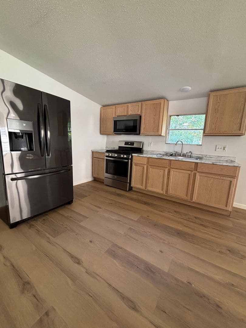 Belleville House: 305 Cascade Drive