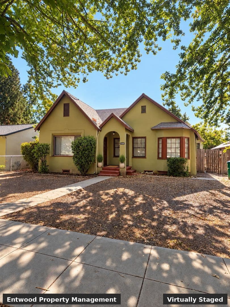 Chico House: 1449 Hobart St