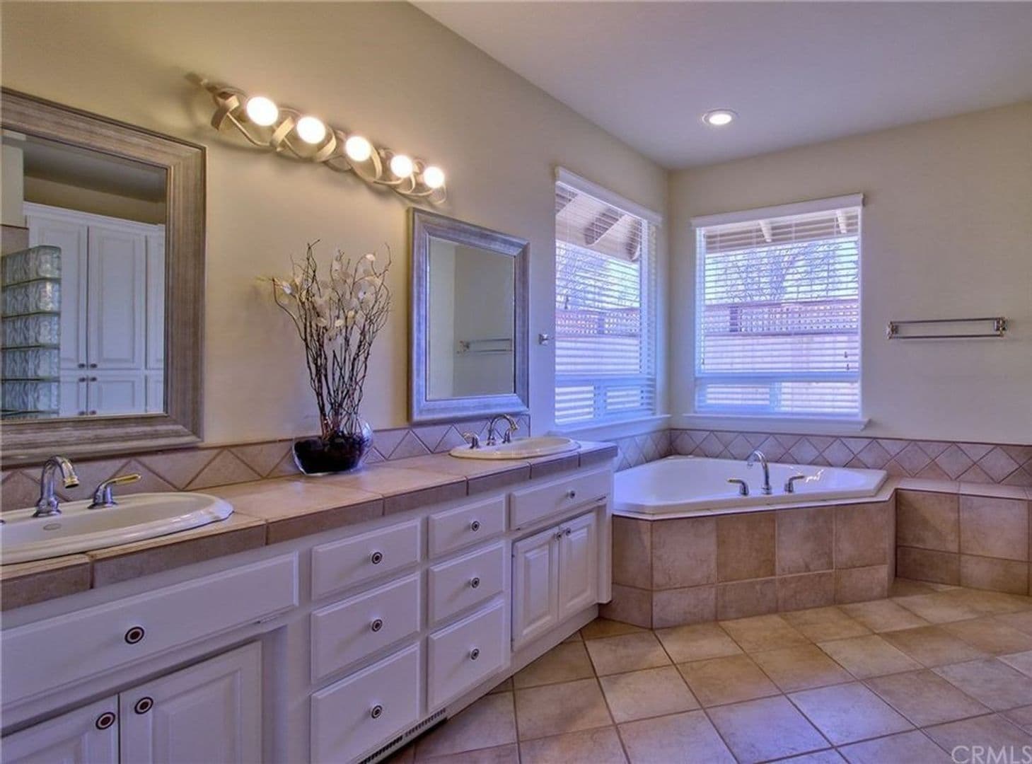 Paradise House: 1865 Vineyard Drive
