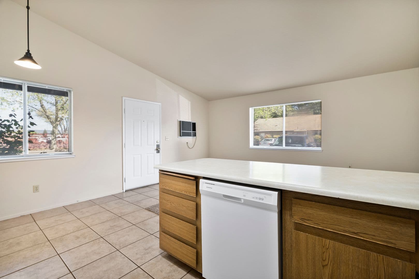Chico Apartment: 595 E. Lassen Ave