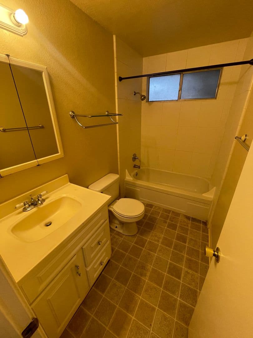 Chico Apartment: 372 Rio Lindo Ave
