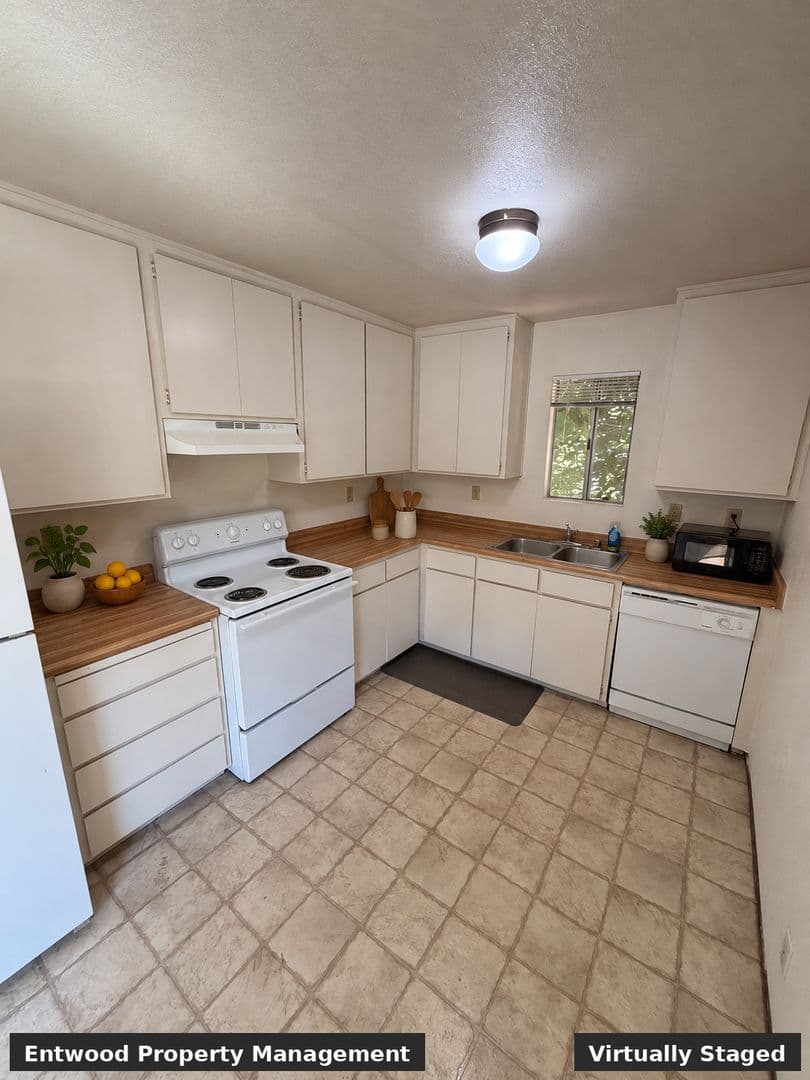 Chico Apartment: 1448 Warner St