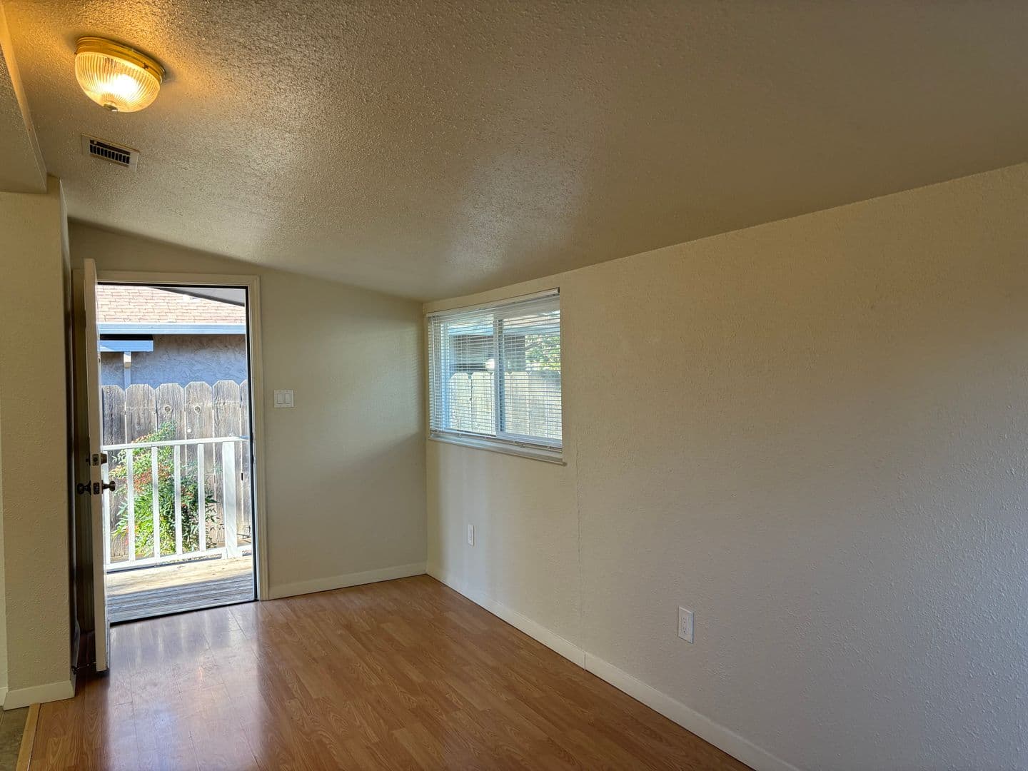 Chico Apartment: 1144/1136 W 6th St