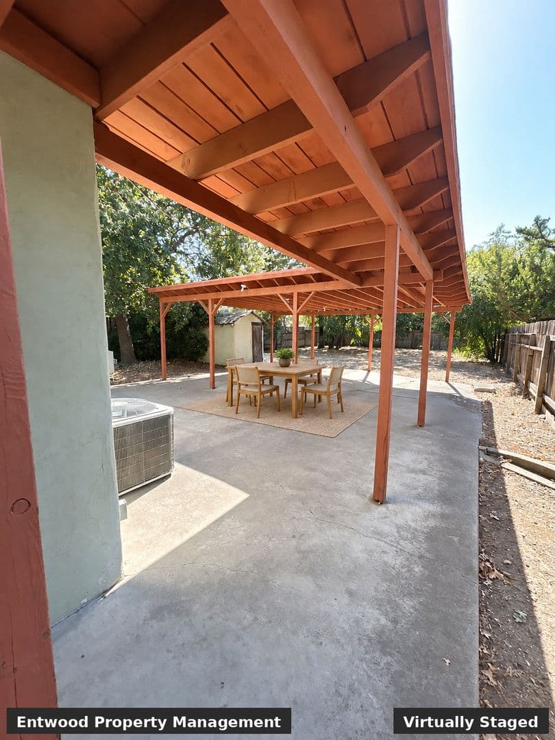 Chico House: 1449 Hobart St
