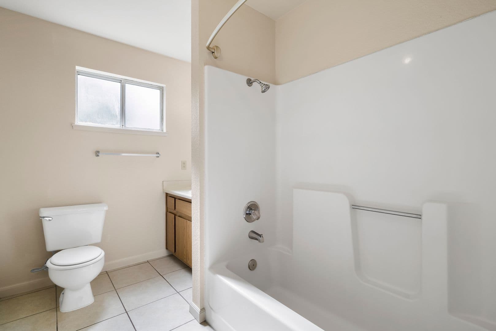 Chico Apartment: 595 E. Lassen Ave