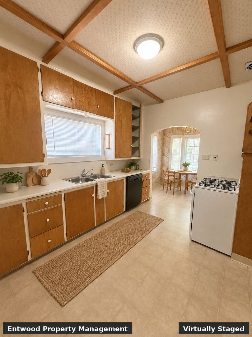 Chico House: 1449 Hobart St