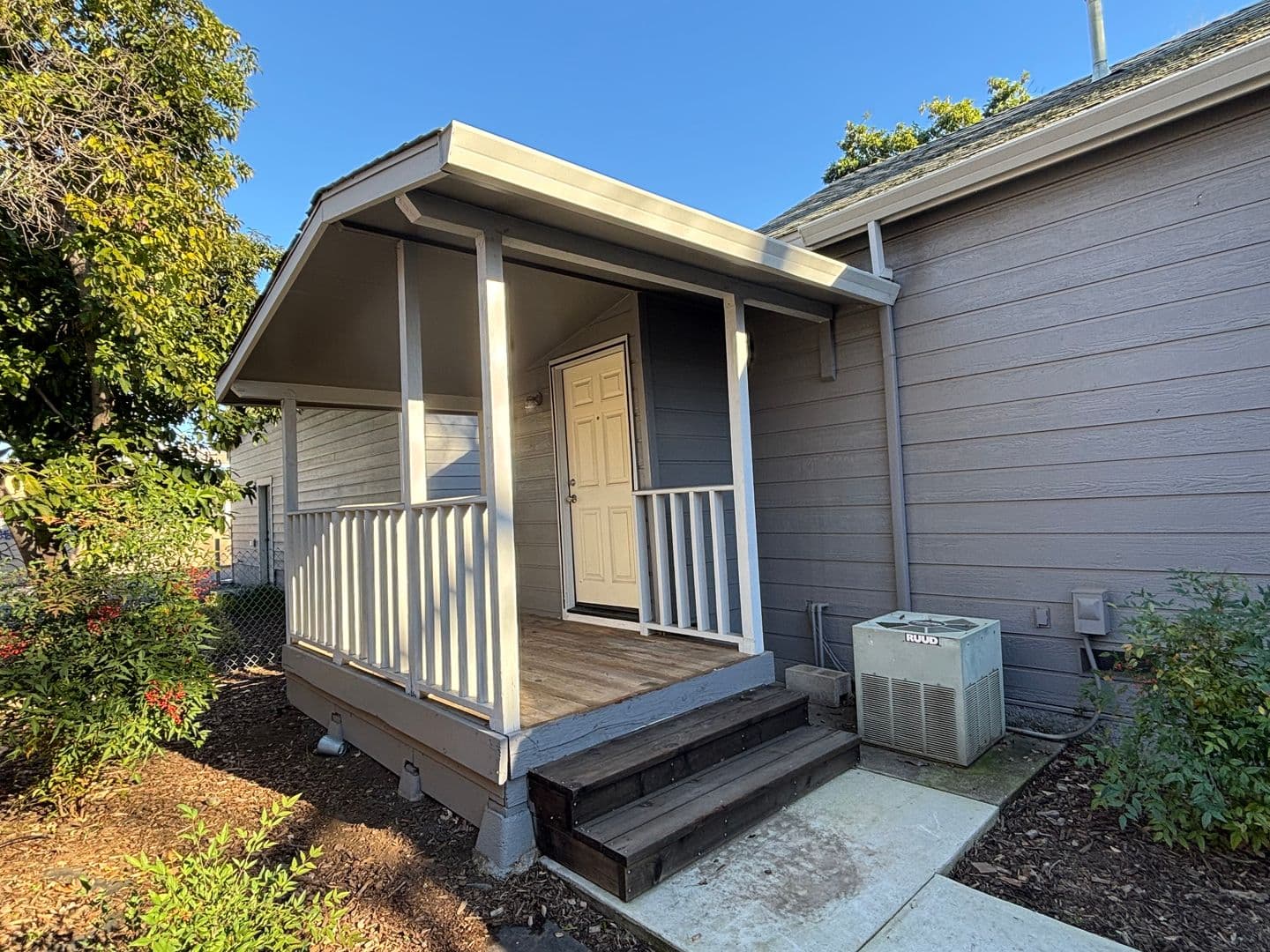 Chico Apartment: 1144/1136 W 6th St