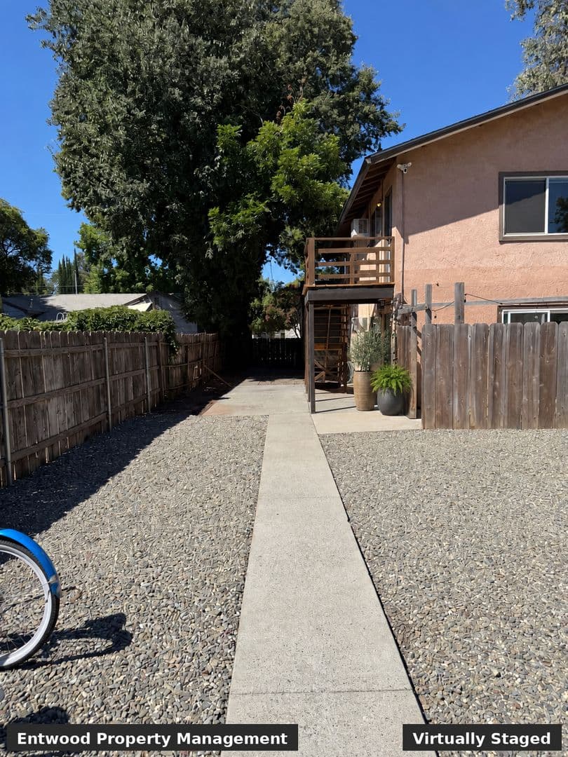 Chico Apartment: 1448 Warner St