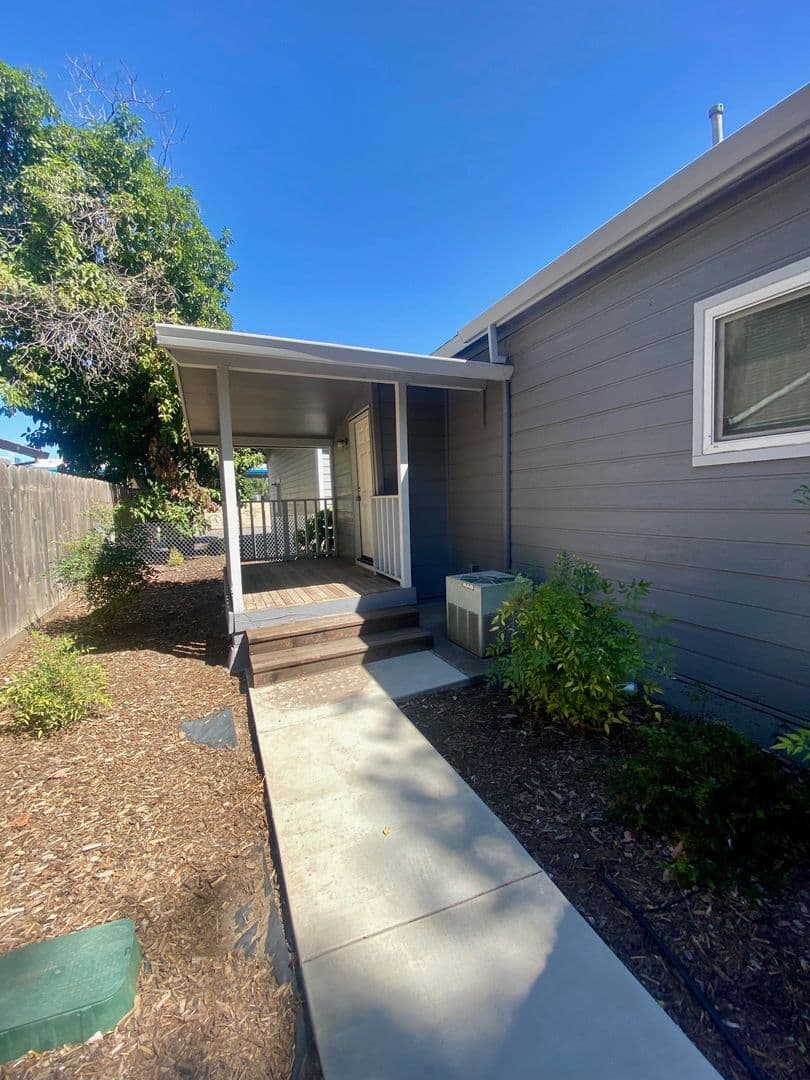 Chico Apartment: 1144/1136 W 6th St
