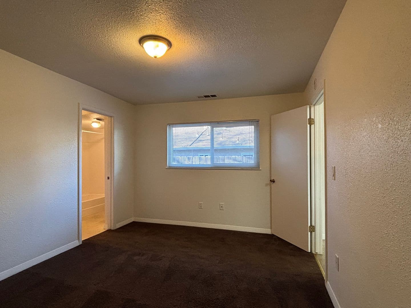 Chico Apartment: 1144/1136 W 6th St
