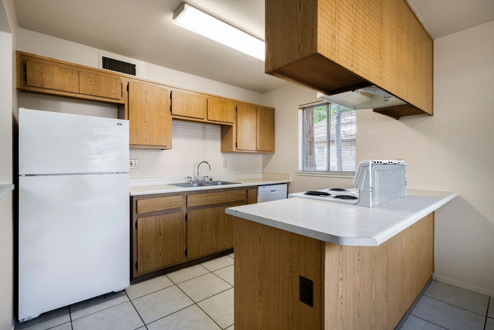 Chico Apartment: 595 E. Lassen Ave