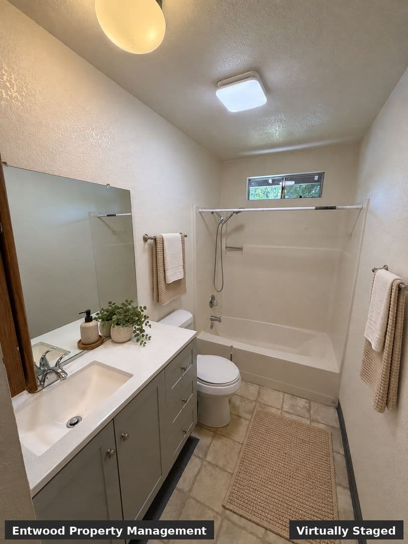 Chico Apartment: 1448 Warner St