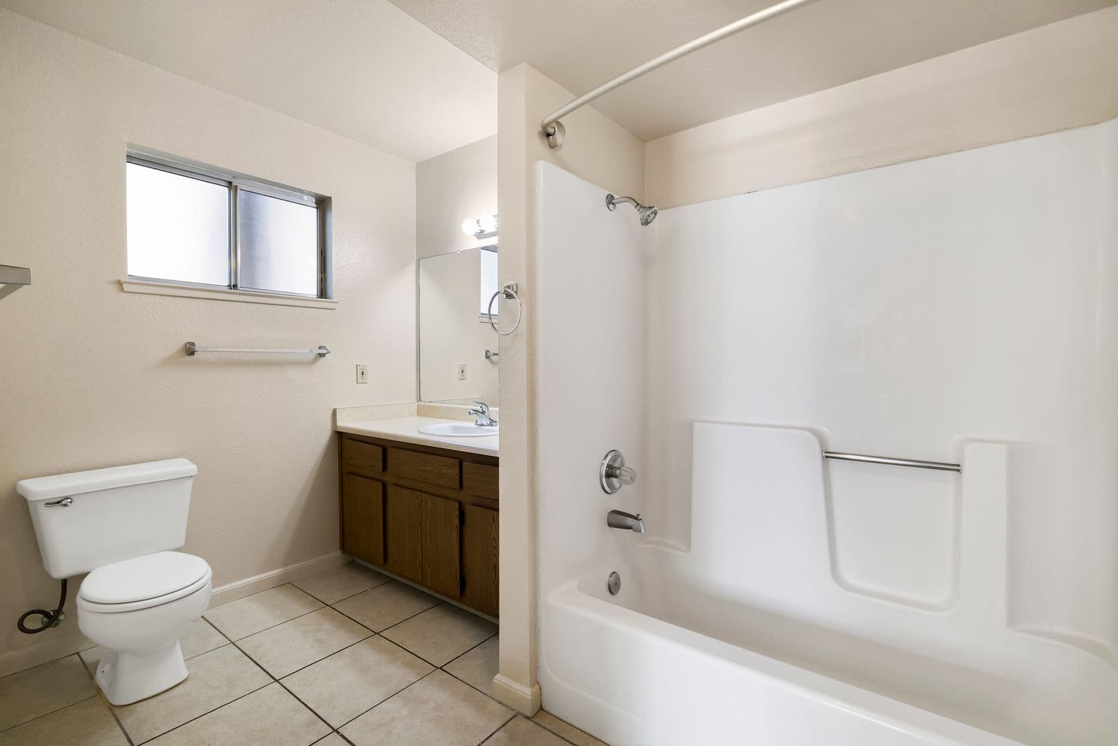 Chico Apartment: 595 E. Lassen Ave