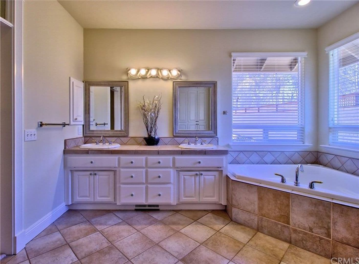 Paradise House: 1865 Vineyard Drive