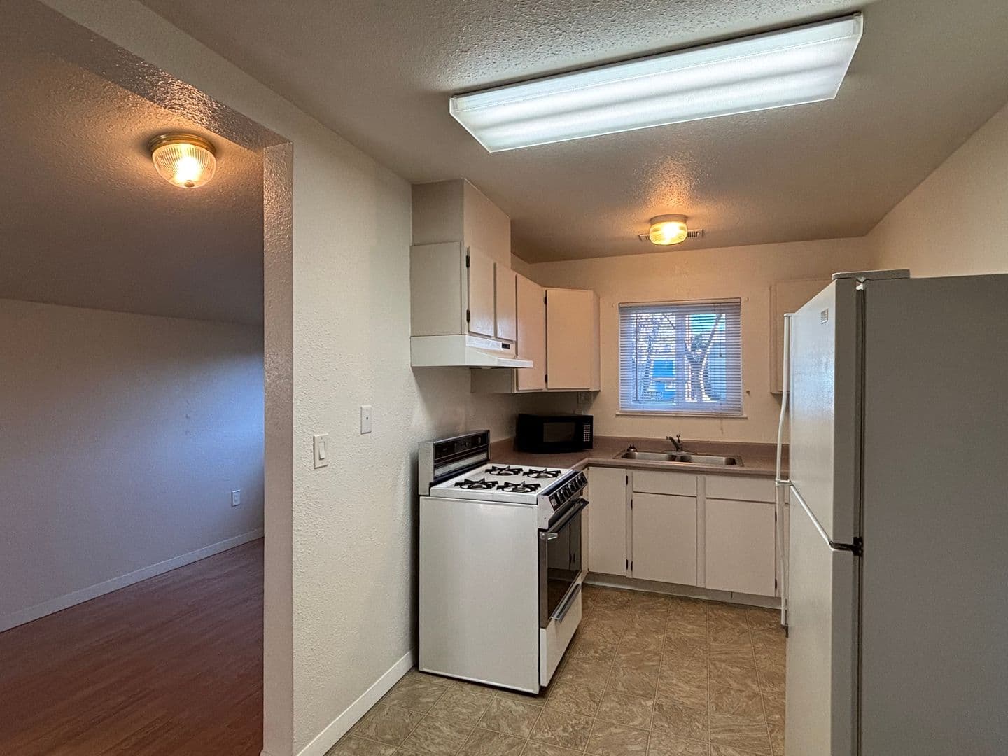 Chico Apartment: 1144/1136 W 6th St