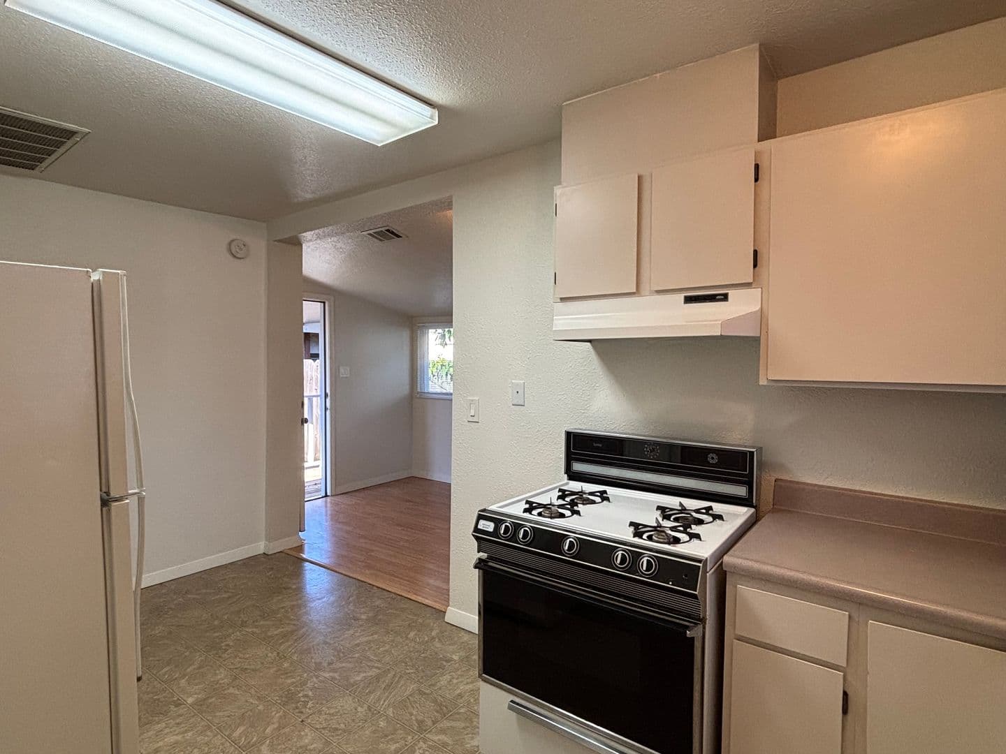 Chico Apartment: 1144/1136 W 6th St