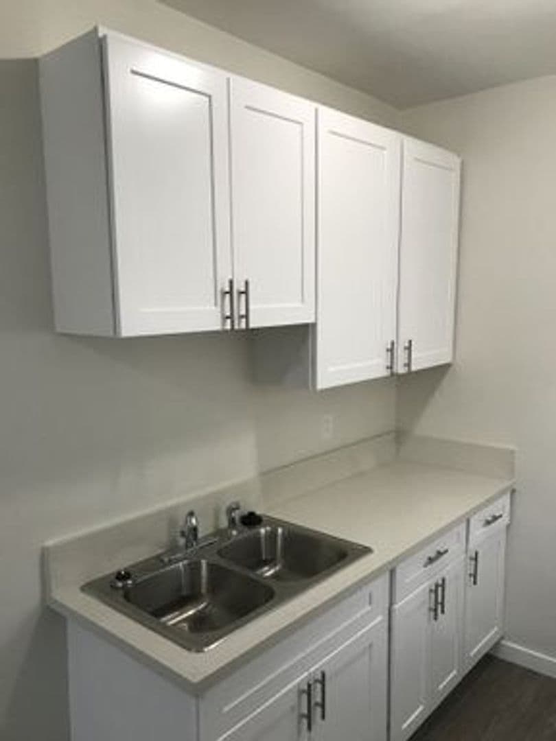 Los Angeles Apartment: 2256 Cambridge St.