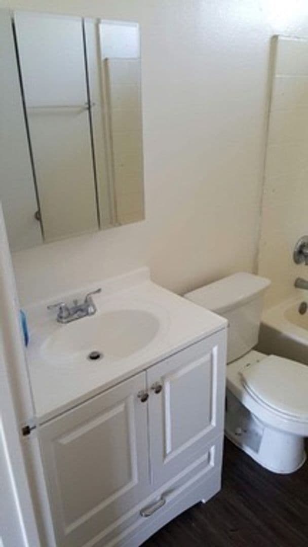 North Hollywood Apartment: 7756 Laurel Canyon Blvd