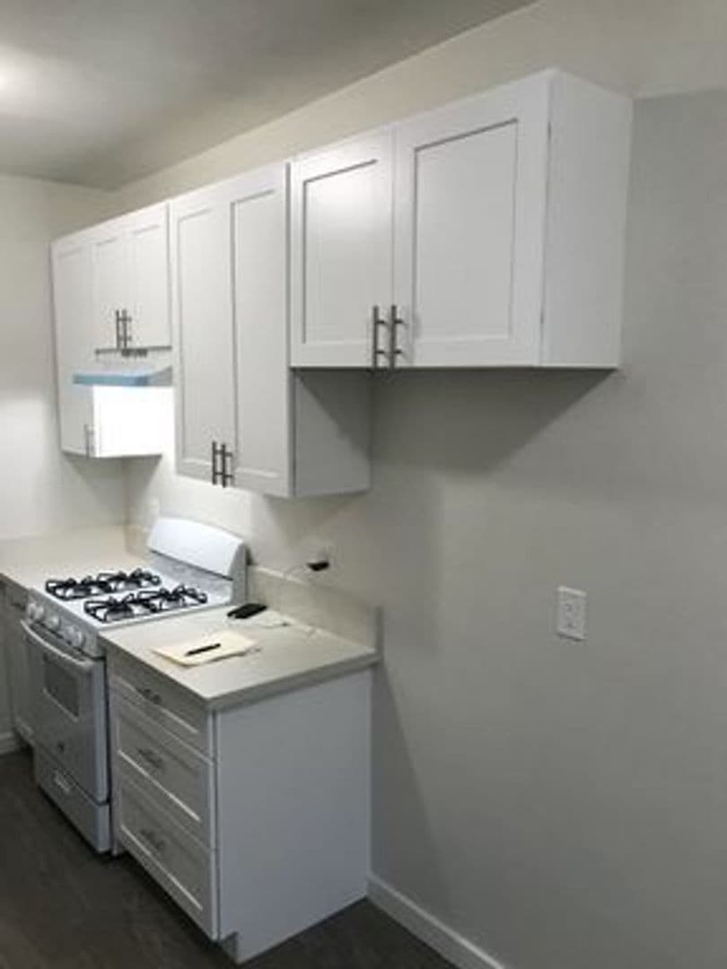 Los Angeles Apartment: 2256 Cambridge St.