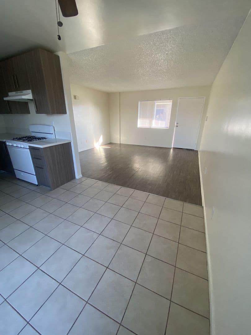 North Hollywood Apartment: 7756 Laurel Canyon Blvd