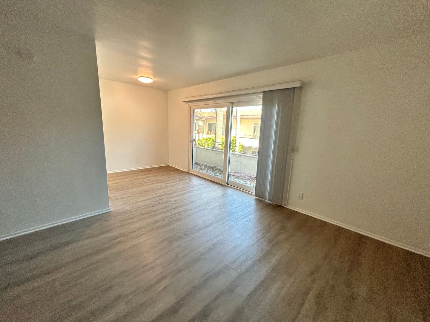 Los Angeles Apartment: 3875 Coco Ave