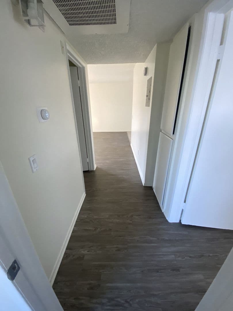 North Hollywood Apartment: 7756 Laurel Canyon Blvd