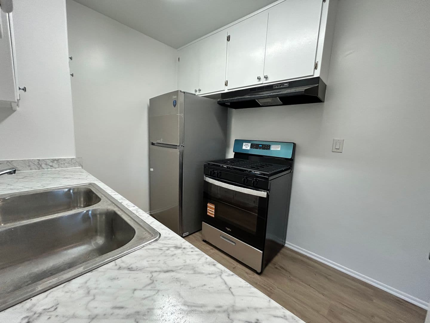 Los Angeles Apartment: 3875 Coco Ave