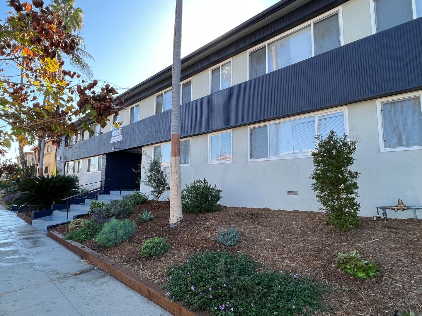Los Angeles Apartment: 4800 August St.
