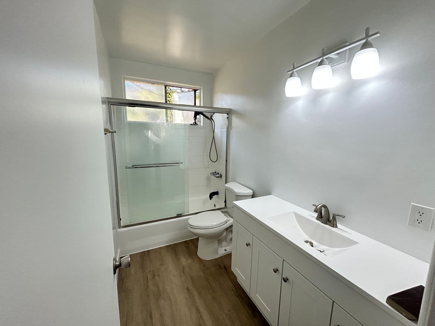 Los Angeles Apartment: 3875 Coco Ave