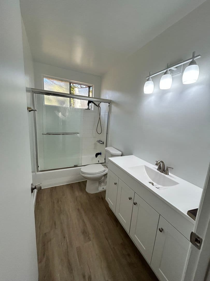 Los Angeles Apartment: 3875 Coco Ave