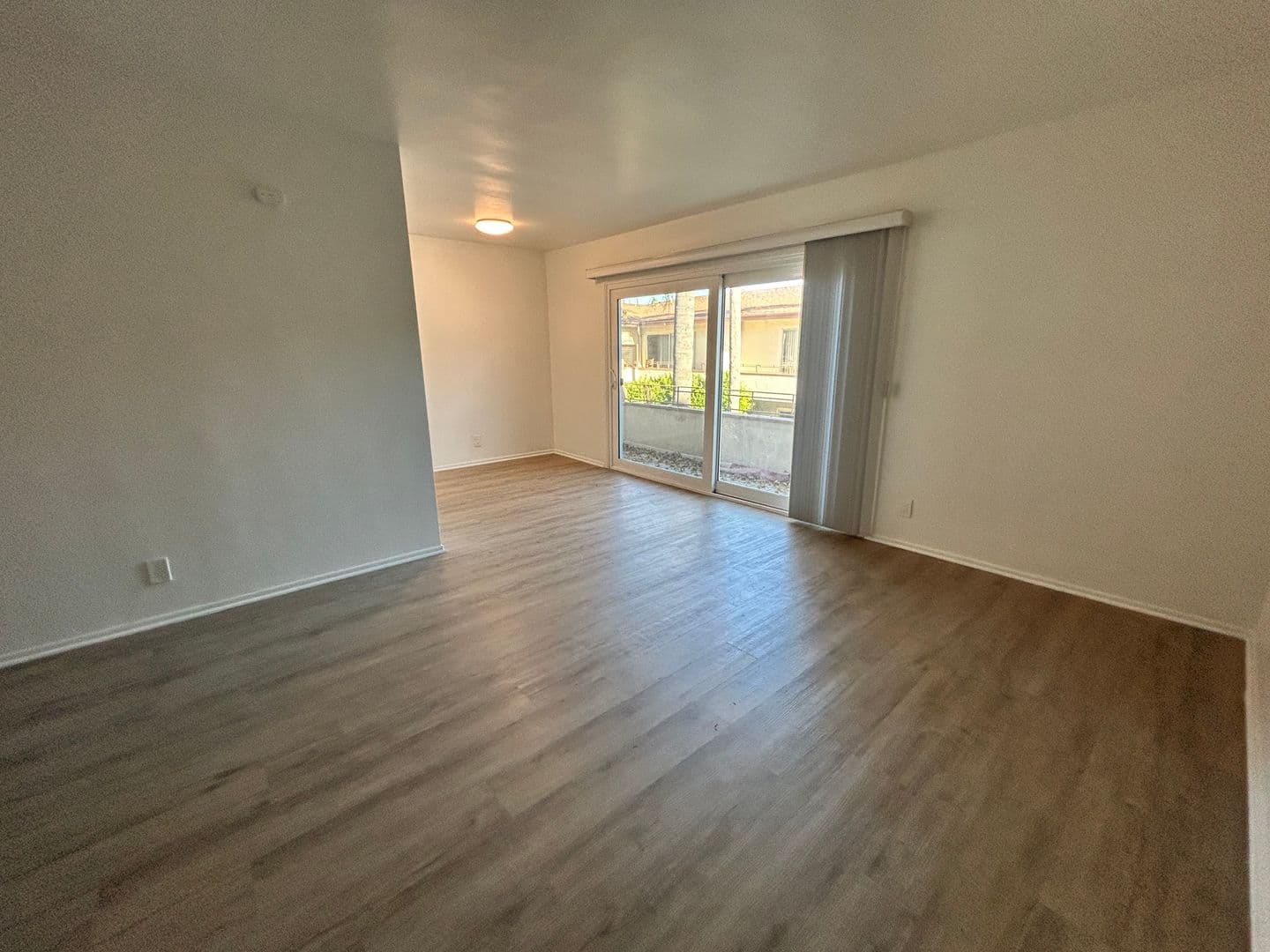 Los Angeles Apartment: 3875 Coco Ave