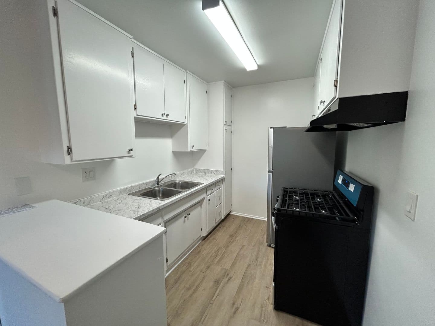 Los Angeles Apartment: 3875 Coco Ave