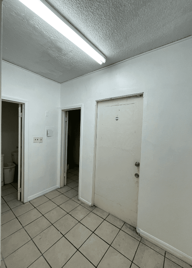 Long Beach Apartment: 2025 - 2029 E. 10th St