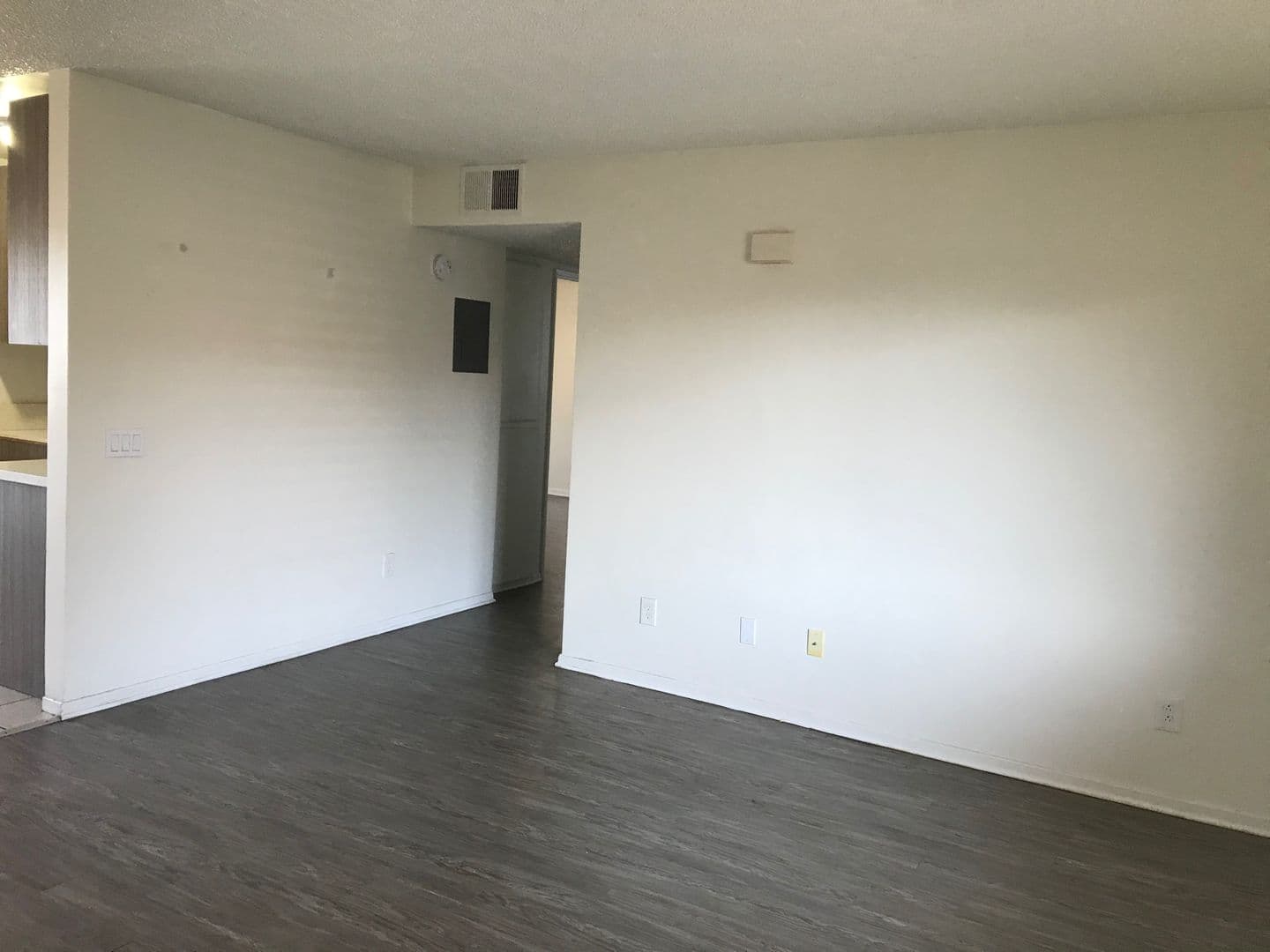 North Hollywood Apartment: 7756 Laurel Canyon Blvd