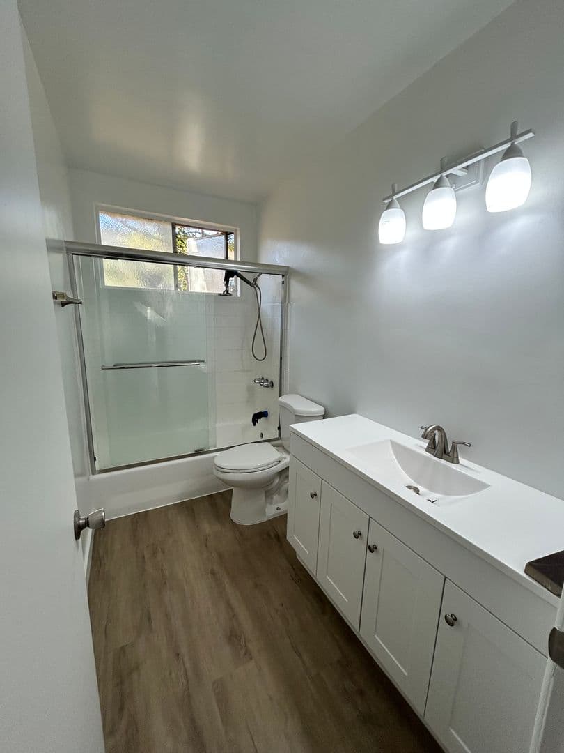 Los Angeles Apartment: 3875 Coco Ave