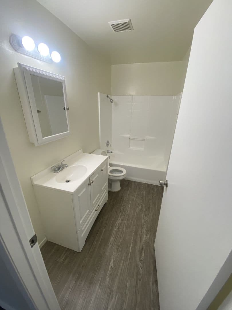 North Hollywood Apartment: 7756 Laurel Canyon Blvd