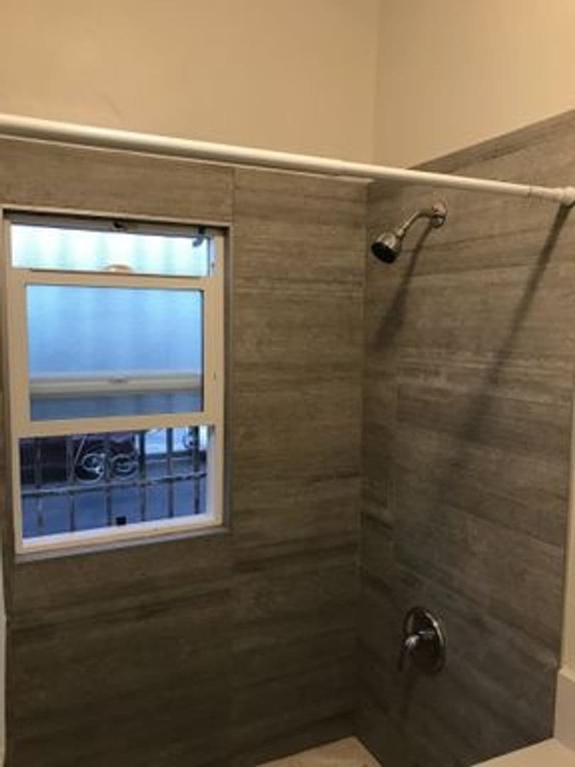 Los Angeles Apartment: 2256 Cambridge St.