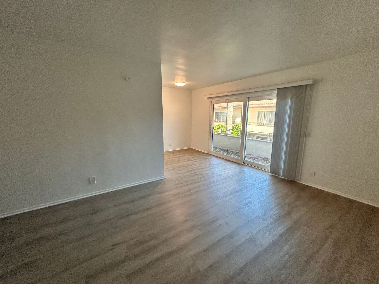 Los Angeles Apartment: 3875 Coco Ave
