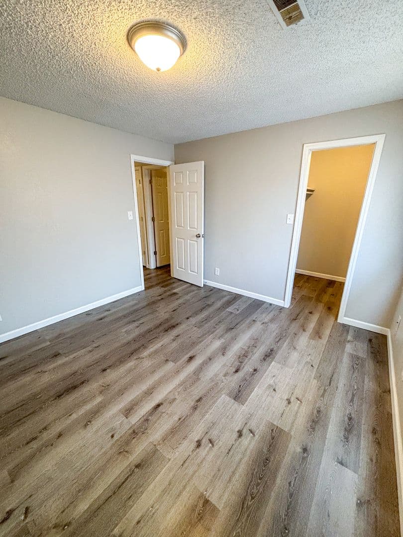 Topeka Apartment: 1307 SW Harrison St