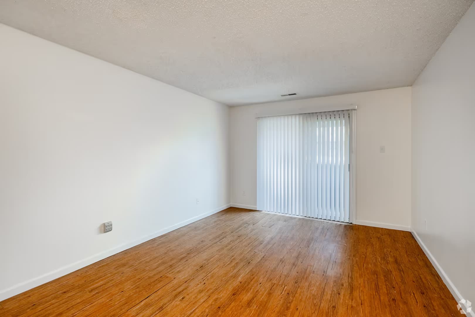 Topeka Apartment: 837 SW Tyler St