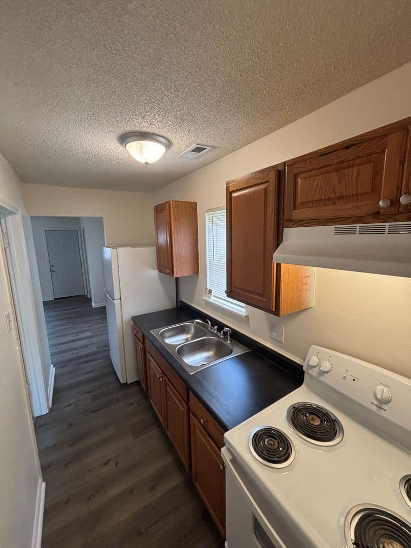 Topeka Apartment: 423 SE Winfield