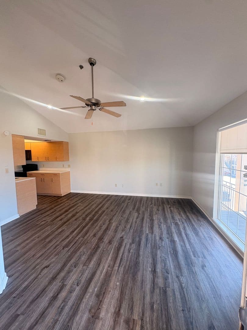 St. Louis Apartment: 1855 Craigshire Dr.