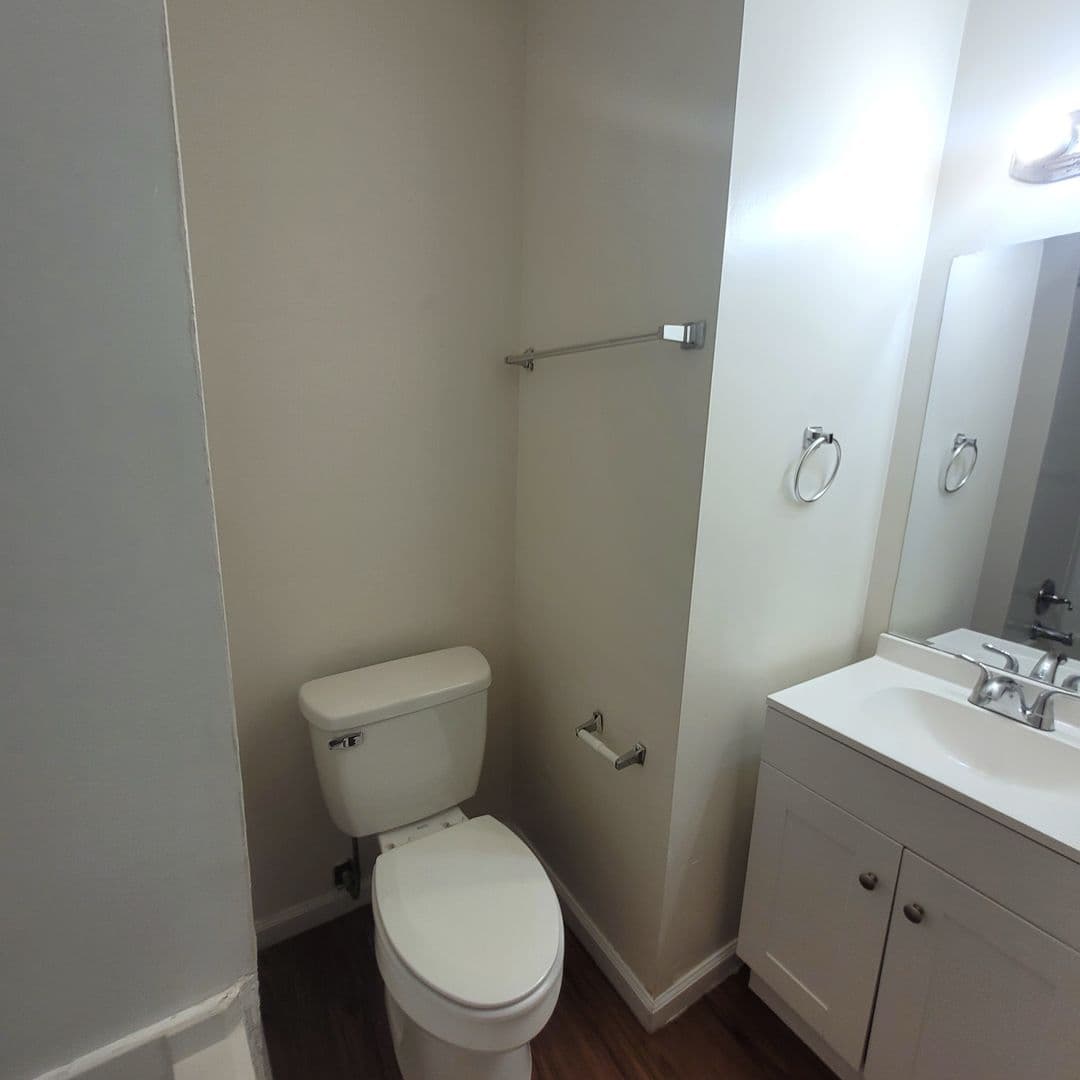 Topeka Apartment: 423 SE Winfield
