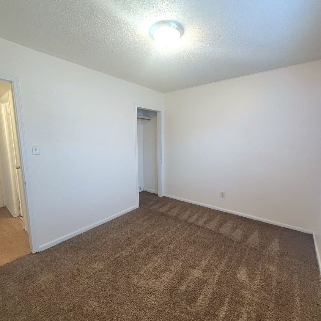 Topeka Apartment: 423 SE Winfield