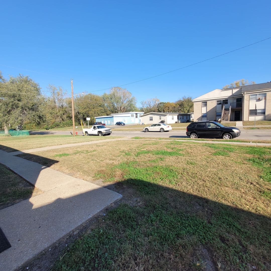 Topeka Apartment: 423 SE Winfield