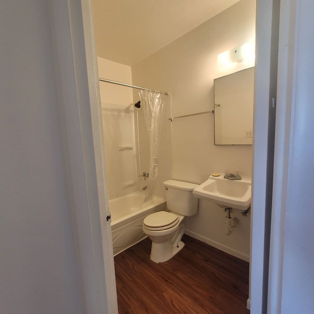Topeka Apartment: 423 SE Winfield